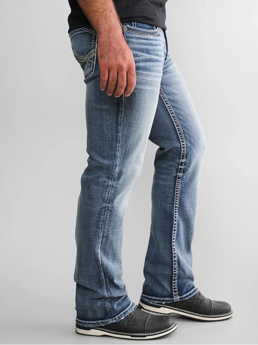 BKE Men's Relaxed Jeans in Light Blue Wash